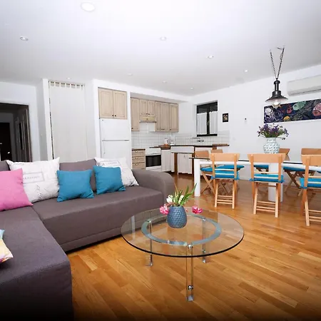 Apartment Grosse Mit Balkon Und Fantastischem Meerblick, Direkt Am *