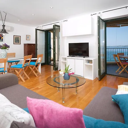 Apartment Grosse Mit Balkon Und Fantastischem Meerblick, Direkt Am Bibinje