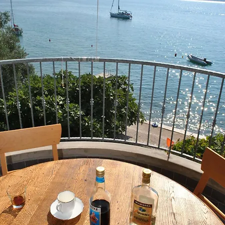 Apartment Grosse Mit Balkon Und Fantastischem Meerblick, Direkt Am Bibinje