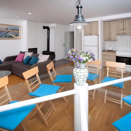 Apartment Grosse Mit Balkon Und Fantastischem Meerblick, Direkt Am Bibinje